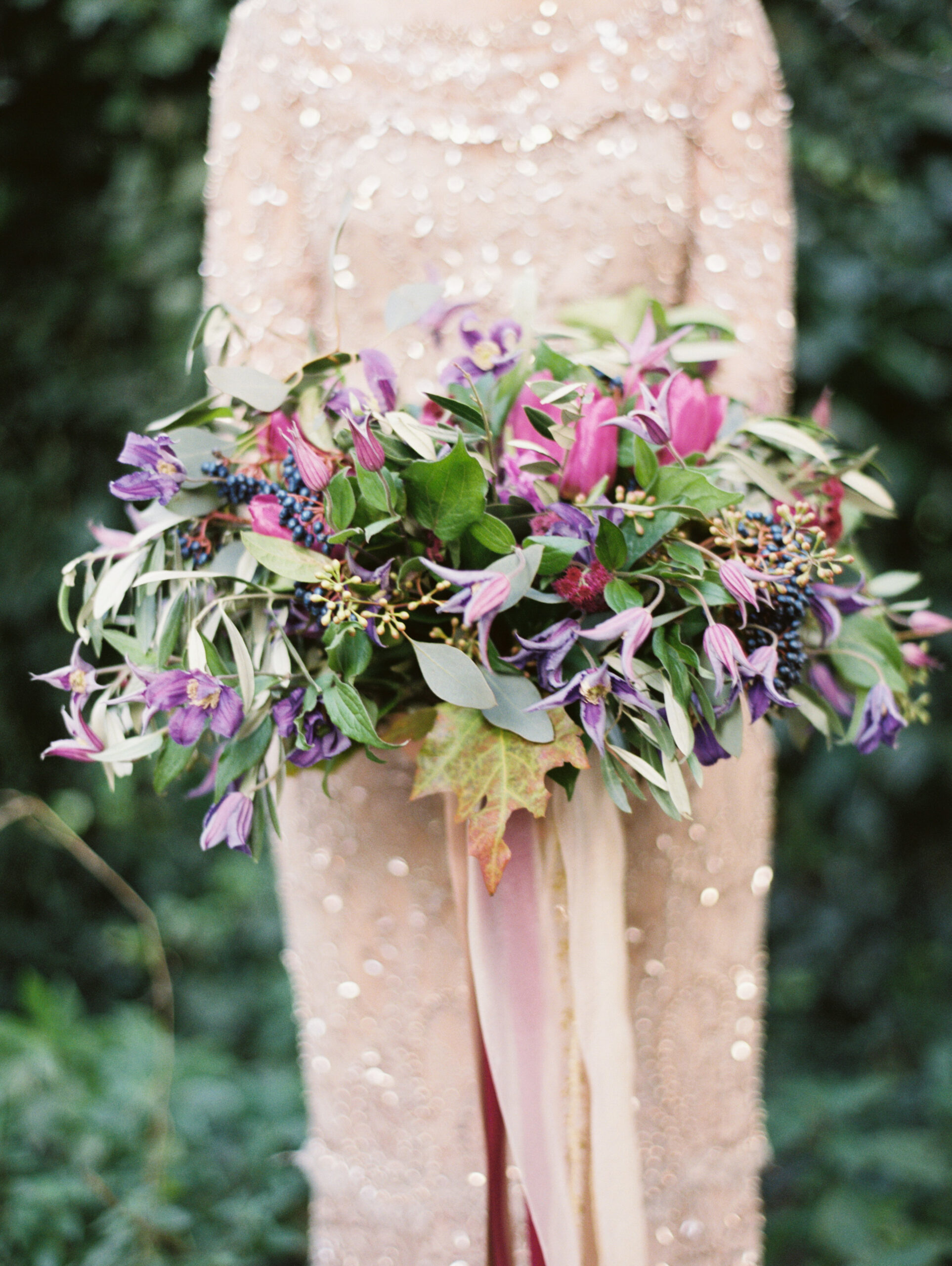 purple wedding bouquet italian villa wedding